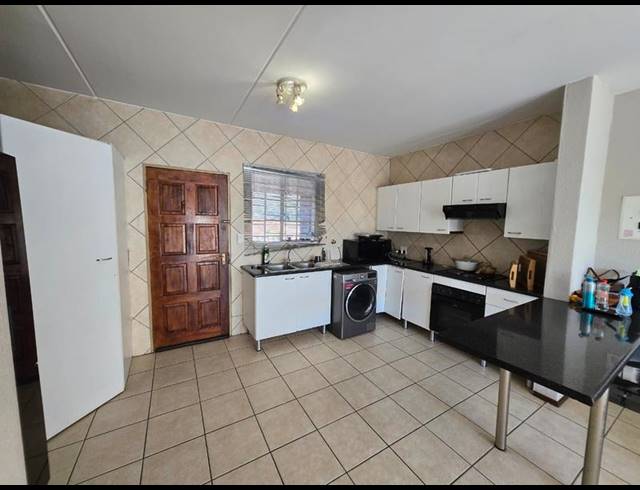 2 BEDROOM PROPERTY TO RENT IN WELTEVREDEN PARK